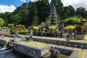 tirta gang, un' ex reale palazzo nel orientale Bali, Indonesia foto