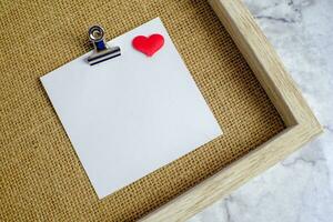 san valentino giorno sfondo. rosso rosa con Messaggio carta di amore romantico coppia. foto