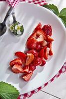 fragole con frustato crema foto