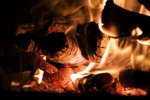 il rosso ardente di legna foto