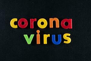 colorato scritto fotografico rappresentazione di il coronavirus foto