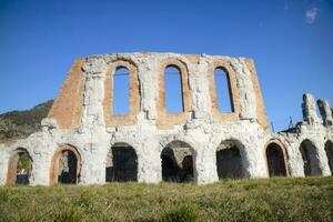 il resti di il romano anfiteatro nel gubbio Italia foto