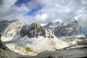 Visualizza su il montagna gruppo di il tofane dolomiti Italia foto