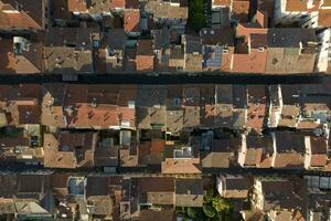 aereo tiro di il tetti di terracotta piastrelle foto