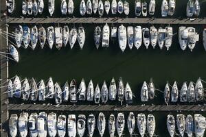 aereo Visualizza di Barche ormeggiato nel il turista porta di viareggio Italia foto