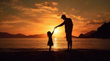 padre e bambino godendo tramonto silhouette su spiaggia foto