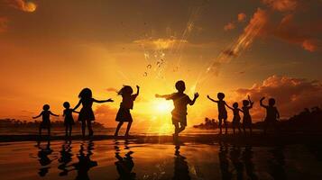 bambini avendo divertimento a tramonto ombre libertà e gioia foto