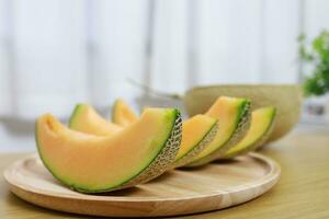 frutta per assistenza sanitaria verde melone di legno tavolo miele melone o Cantalupo foto