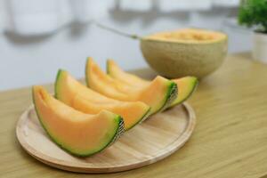 frutta per assistenza sanitaria verde melone di legno tavolo miele melone o Cantalupo foto