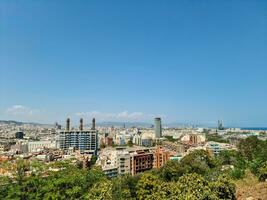 aereo Visualizza di bellissimo città Barcellona nel soleggiato estate tempo atmosferico. foto