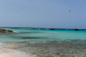 spiaggia di ses illetes a formentera, isole baleari in spagna. foto