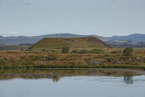 pseudo cratere vicino a skutustadir e al lago myvatn, islanda foto