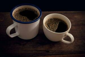 tazza di caffè su vecchio di legno tavolo foto