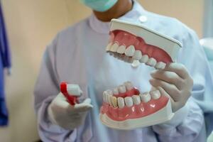 dentiere nel dentale cliniche dentisti uso esso per comunicare con pazienti. foto