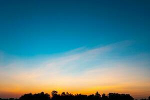 bellissimo cielo a tramonto, natura sfondo tema foto