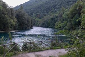 stifone luogo caratteristico per il fiume dalle acque azzurre foto