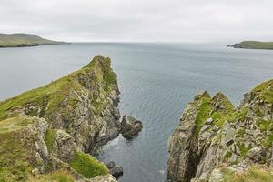 vista costiera a lerwick, isole shetland, scozia foto