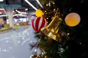 Natale albero e Natale decorazioni nel shopping centri commerciali foto