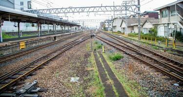 aprile 14, 2023 in attesa Locale treno nel Giappone. foto