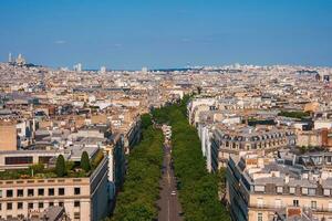 soleggiato Parigi paesaggio urbano a partire dal eiffel Torre foto