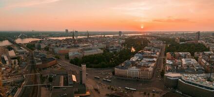 estate tramonto nel riga, Lettonia. aereo Visualizza di riga, il capitale di Lettonia a tramonto. foto