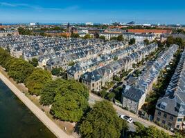 aereo Visualizza di il tetti di kartoffelraekkerne quartiere, nel esterbro, Copenaghen, Danimarca. foto