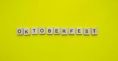 settembre 16 - ottobre 3, Oktoberfest, minimalista bandiera con un iscrizione nel di legno lettere foto