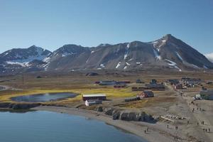 paesaggio costiero vicino a ny alesund sullo spitsbergen foto