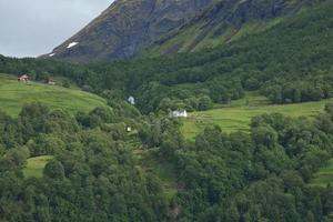 paesaggio al fiordo di geiranger in norvegia foto