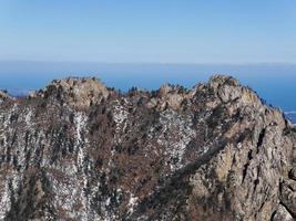 ottima vista sulle bellissime montagne seoraksan. Corea del Sud foto