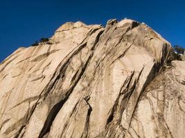 grande roccia nelle montagne del parco nazionale di seoraksan. Corea del Sud