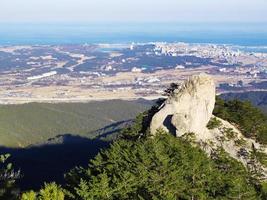 vista delle montagne a sokcho city, corea del sud foto