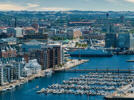 Visualizza di il helsinborg città centro e il porta di helsingborg nel Svezia. foto