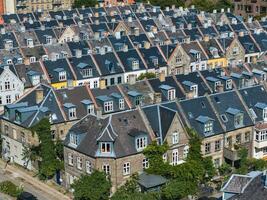 aereo Visualizza di il tetti di kartoffelraekkerne quartiere, nel esterbro, Copenaghen, Danimarca. foto