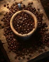 chicchi di caffè sul tavolo di legno foto