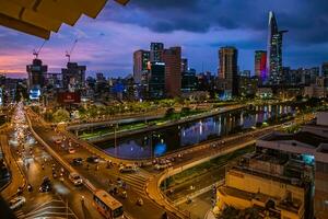 ho chi minh, viet nam - 22 giugno 2023 aereo Visualizza di bitexco Torre, edifici, strade e saigon fiume nel ho chi minh città foto