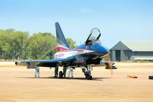 nakhonratchasima, Tailandia novembre 27, 2015 - f16 gripen e agosto 1 ° acrobatico squadra impegnato nel acrobazie. foto