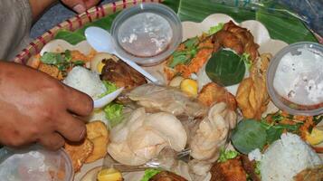 nasi tumpeng, Indonesia tradizionale cibo foto
