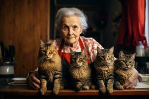 nonna con sua gatti foto