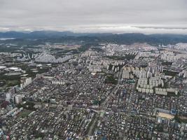 la vista della città di seul dall'aria. Corea del Sud foto