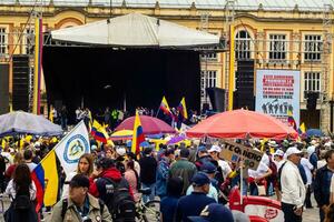 bogotà, Colombia, 16 agosto 2023. marzo chiede per gustavo petro incriminazione. tranquillo, calmo protesta marzo nel bogotà Colombia contro il governo di gustavo petro chiamato la marcha de la maioria. foto