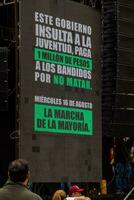 bogotà, Colombia, 16 agosto 2023. marzo chiede per gustavo petro incriminazione. tranquillo, calmo protesta marzo nel bogotà Colombia contro il governo di gustavo petro chiamato la marcha de la maioria. foto