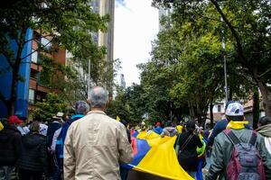 bogotà, Colombia, 16 agosto 2023. marzo chiede per gustavo petro incriminazione. tranquillo, calmo protesta marzo nel bogotà Colombia contro il governo di gustavo petro chiamato la marcha de la maioria. foto