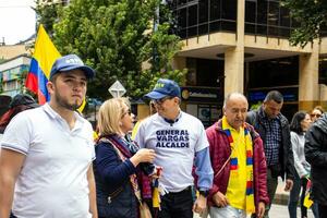 bogotà, Colombia, 16 agosto 2023. generale jorge luis vargas a il marzo chiede per gustavo petro incriminazione. tranquillo, calmo protesta. la marcha de la maioria. foto