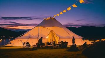 campeggio nel il montagne a tramonto. ai generativo foto