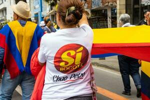 bogotà, Colombia, 16 agosto 2023. marzo chiede per gustavo petro incriminazione. tranquillo, calmo protesta marzo nel bogotà Colombia contro il governo di gustavo petro chiamato la marcha de la maioria. foto