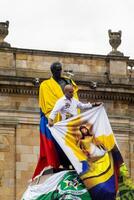 bogotà, Colombia, 16 agosto 2023. marzo chiede per gustavo petro incriminazione. tranquillo, calmo protesta marzo nel bogotà Colombia contro il governo di gustavo petro chiamato la marcha de la maioria. foto