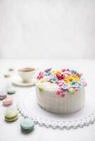 torta a partire dal marzapane fiori amaretti e nero caffè. foto