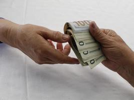 fotografia per temi di economia e finanza con denaro in dollari americani