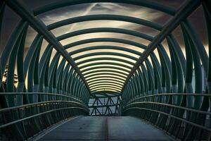 verso il cielo passaggio. pedone ponte collegamento san juan per tablada al di sopra di se30 nel siviglia foto